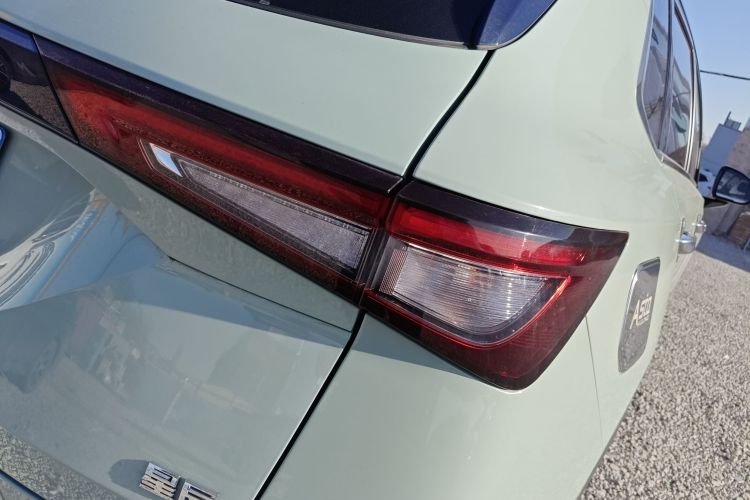 五菱汽车 五菱星辰 2021款 1.5T CVT星辉版车身外观9