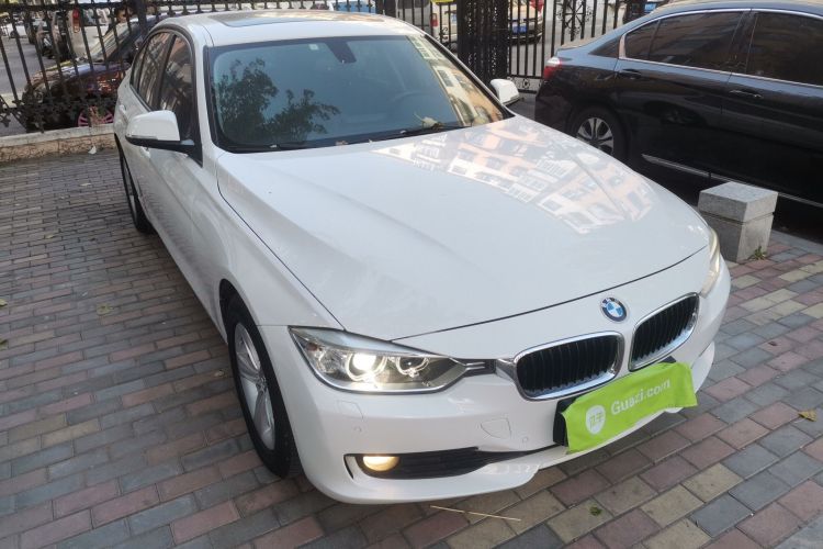 宝马3系 2015款 320i 时尚型车身外观3