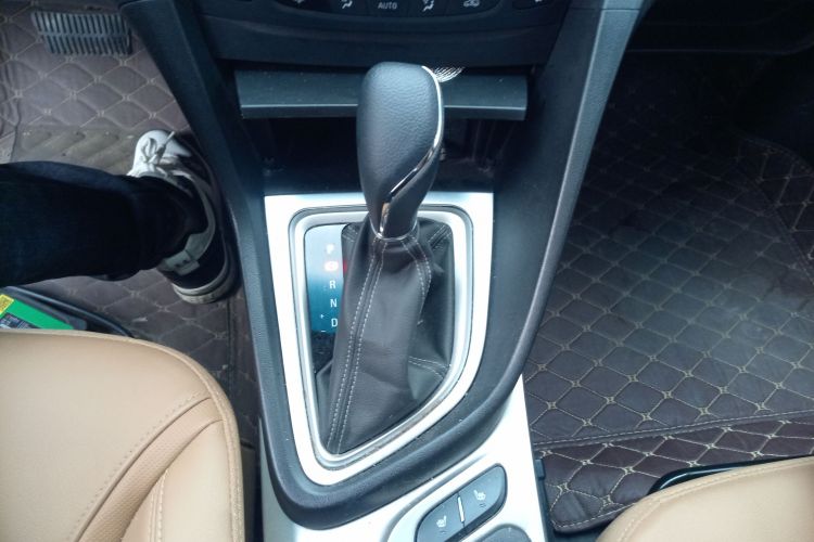 别克 阅朗 2019款 18T 自动互联旗舰型 国V中控内饰18