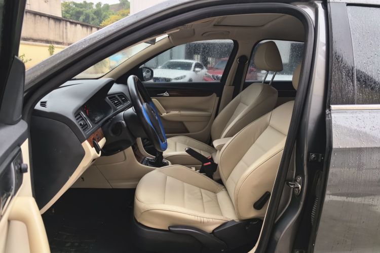 大众 朗逸 2013款 改款经典 1.6L 手动舒适版中控内饰19