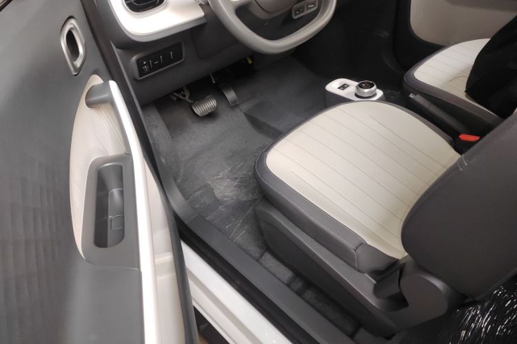 吉利银河 2025款 210km 熊猫骑士中控内饰20