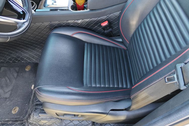 路虎 发现运动版 2022款 249PS R-Dynamic S 性能版 5座中控内饰19