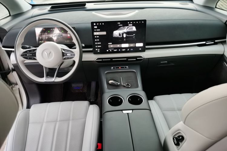 岚图汽车 岚图梦想家 2025款 PHEV 四驱旗舰乾崑版中控内饰7002