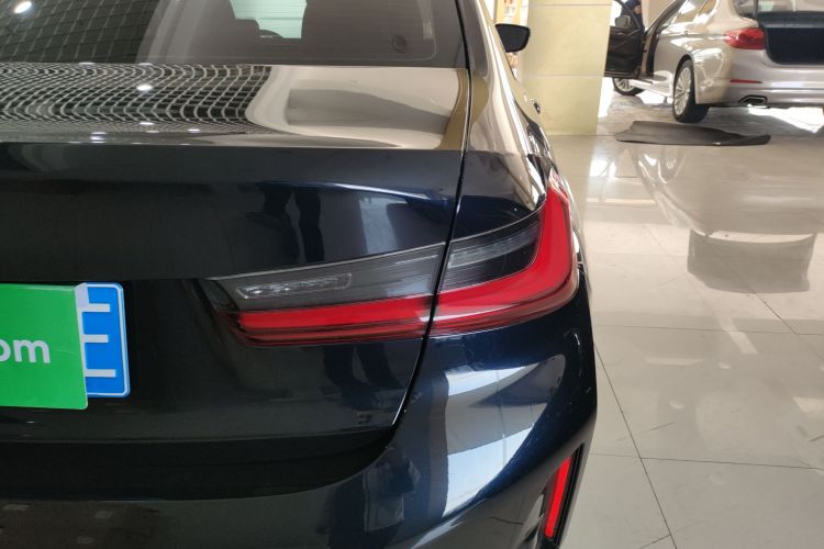 宝马3系 2025款 325Li M运动套装车身外观9