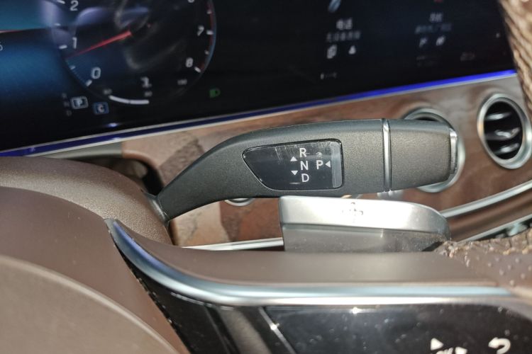 奔驰E级 2021款 改款 E 300 L 时尚型中控内饰18