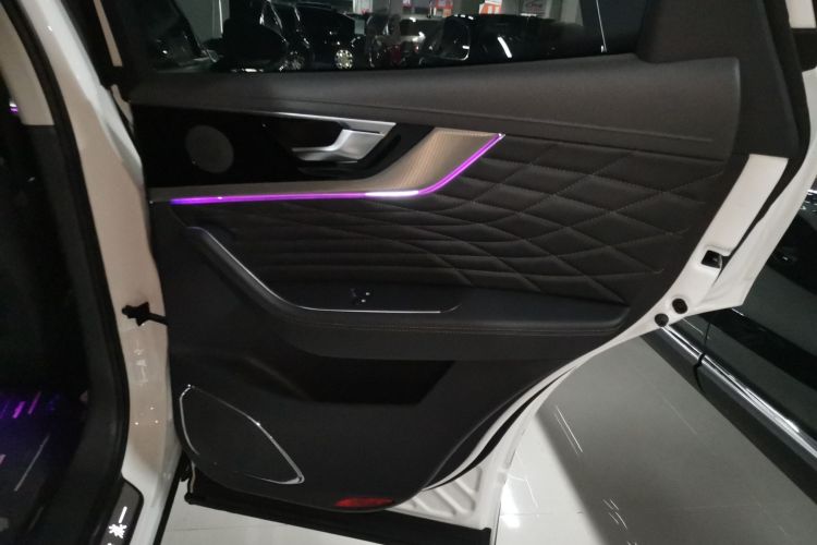 红旗HS5 2022款 改款 2.0T 智联旗享版中控内饰45