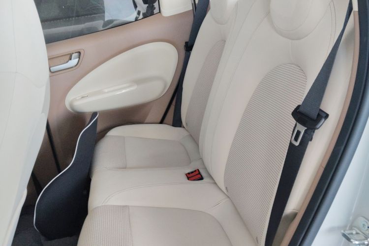 五菱汽车 宏光MINIEV 2025款 四门版 进阶款中控内饰7004