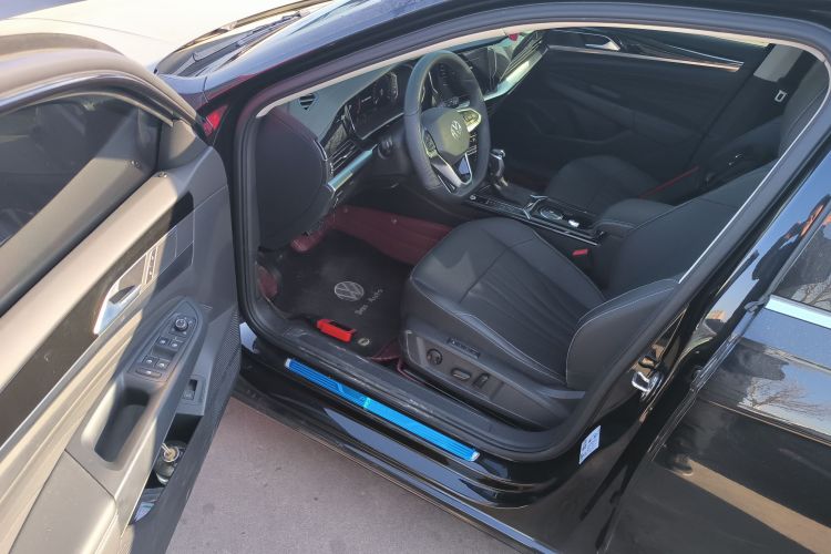 大众 帕萨特 2025款 出众款 330TSI 精英版中控内饰20