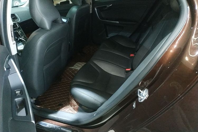 沃尔沃S60 2018款 S60L T3 智进进取版中控内饰21