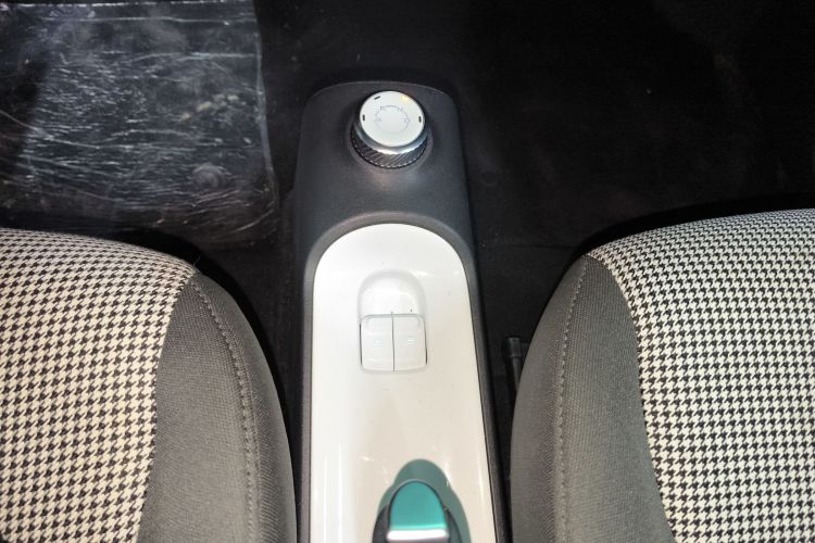 五菱汽车 宏光MINIEV 2024款 第三代 215km 青春版中控内饰18