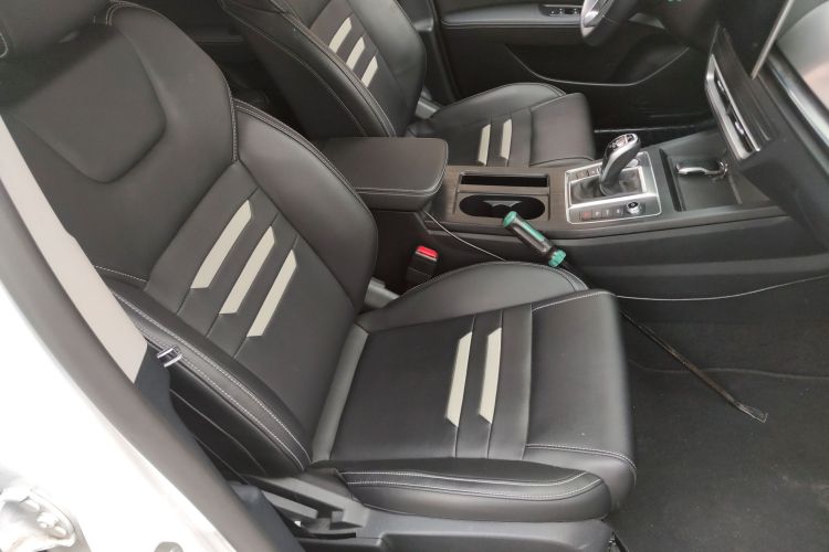 比亚迪 秦Pro 2020款 超越版 1.5TI 自动旗舰型局部细节41