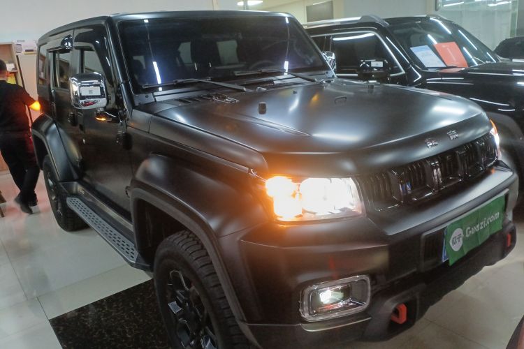 北京越野 北京BJ40 2024款 2.0D 刀锋英雄荣耀版车身外观3