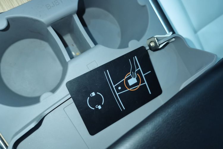 特斯拉 Model 3 2020款 标准续航后驱升级版中控内饰11