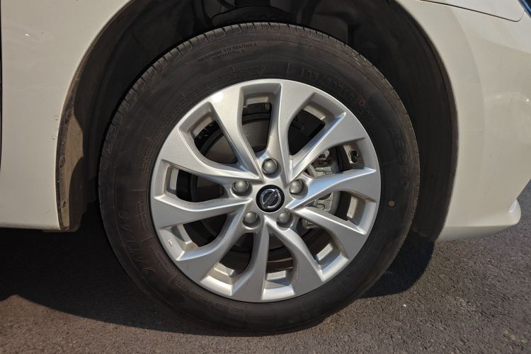 日产 轩逸 2024款 改款三 经典 1.6XE CVT舒适版车身外观10