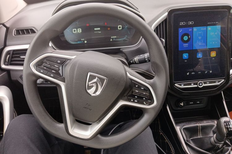 宝骏530 2021款 全球车周年纪念版 1.5T 手动豪华型 7座中控内饰13