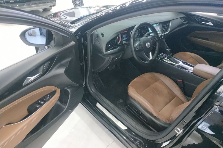 别克 君威 2019款 20T 精英型 国VI中控内饰20