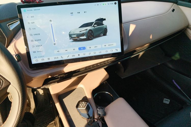 深蓝汽车 深蓝SL03 2022款 515纯电版中控内饰16