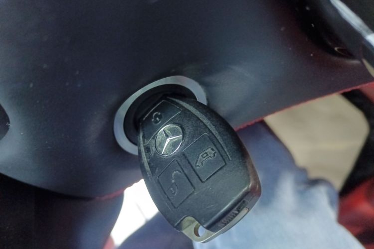 奔驰 威霆 2021款 2.0T 商务版 7座中控内饰11