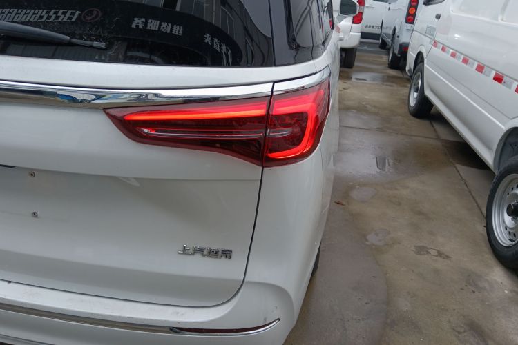 别克GL8 2022款 ES陆尊 653T 尊享型车身外观9