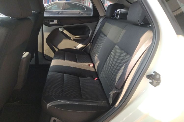 福特 福克斯 2013款 两厢经典 1.8L 自动百万纪念版中控内饰21