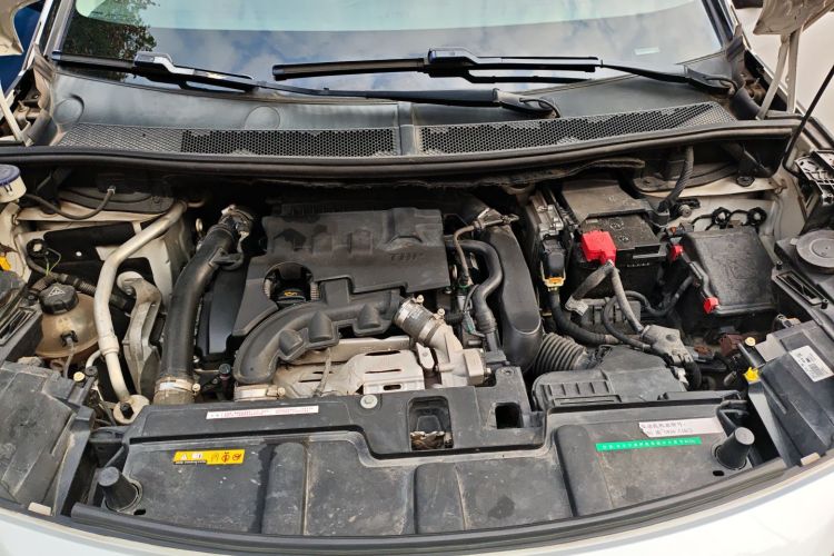 标致4008 2017款 350THP 精英版机舱底盘24