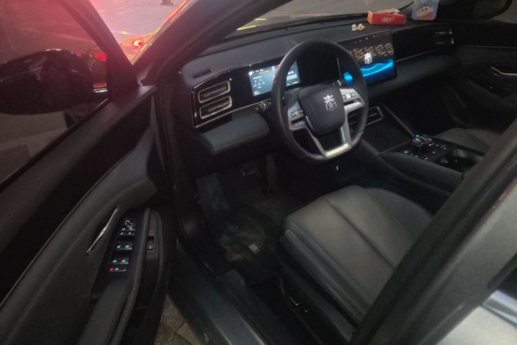 比亚迪 秦L 2025款 DM-i 智驾版 120KM领先型中控内饰7003