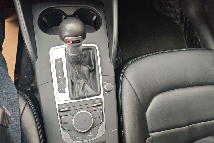 奥迪A3 2014款 Limousine 35 TFSI 自动进取型中控内饰18