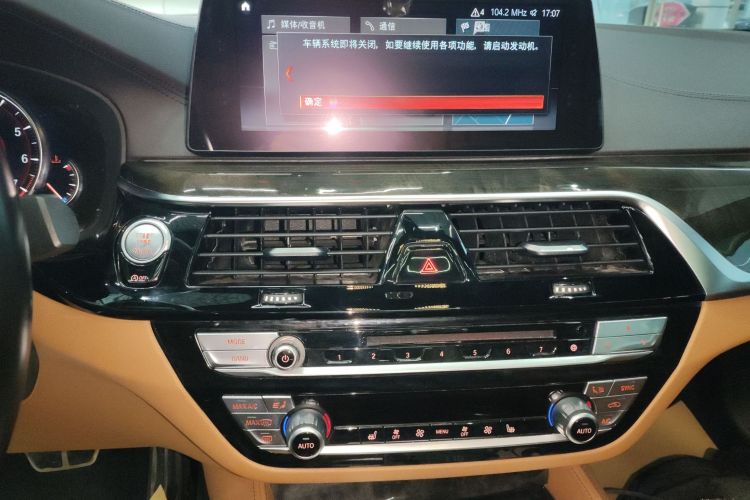 宝马5系 2018款 改款 530Li 领先型 M运动套装中控内饰16