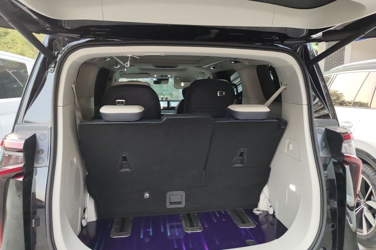 上汽大通MAXUS 大通G90 2022款 2.0T 星际七座版局部细节23