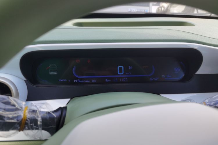 吉利银河 2025款 210km 熊猫骑士中控内饰14