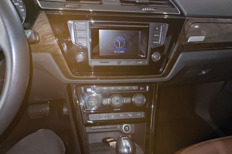 大众 2016款 途安L 330TSI DSG豪华版局部细节16