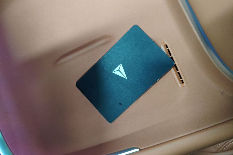 深蓝汽车 深蓝S07 2025款 215Max 华为乾崑智驾ADS SE增程版中控内饰11