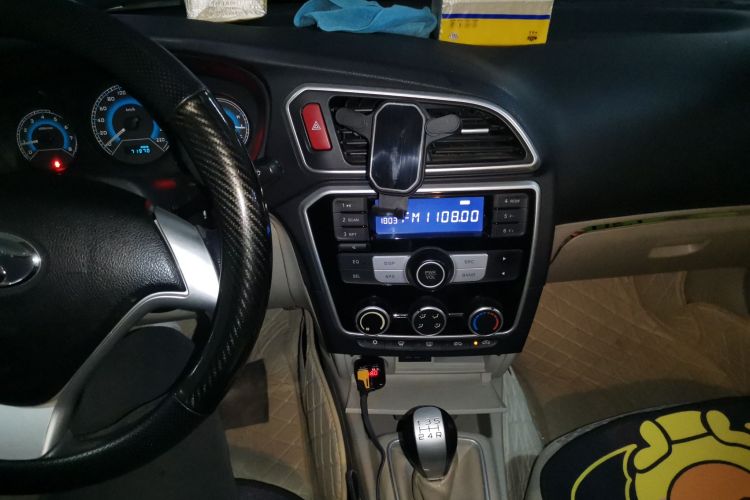 东南 V3菱悦 2015款 1.5L 手动幸福版中控内饰16