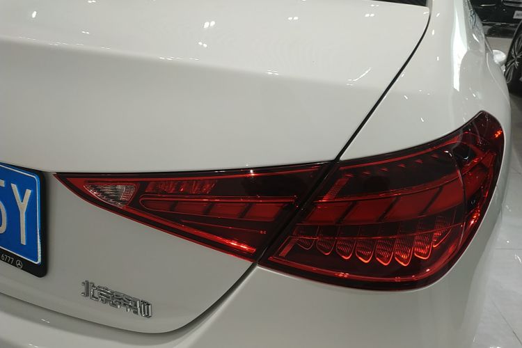 奔驰C级 2023款 改款 C 260 L 运动版车身外观9