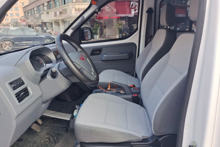 五菱汽车 五菱扬光 2025款 400km 客车版舒适型中控内饰19