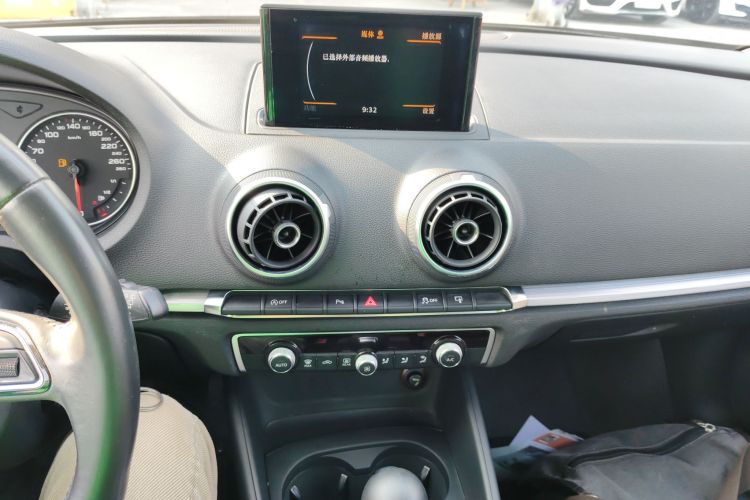 奥迪A3 2014款 Sportback 35 TFSI 自动舒适型中控内饰16