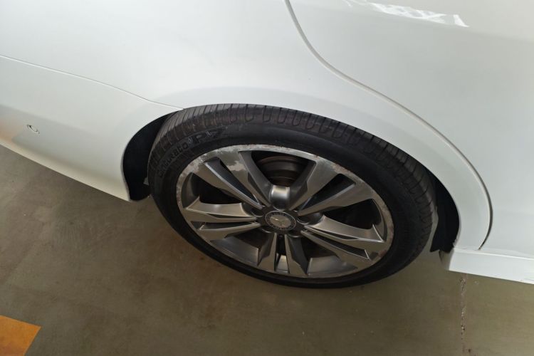 奔驰E级 2014款 改款 E 300 L 运动型车身外观6006