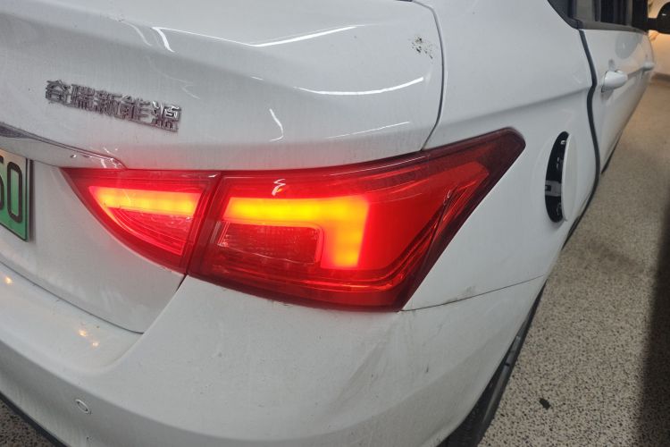 奇瑞新能源 艾瑞泽e 2024款 405km 出行版车身外观9