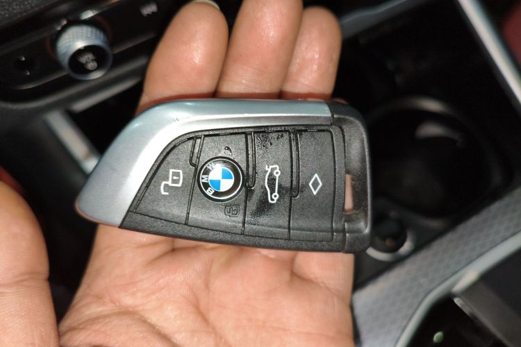 宝马3系 2025款 330Li M运动曜夜套装中控内饰11