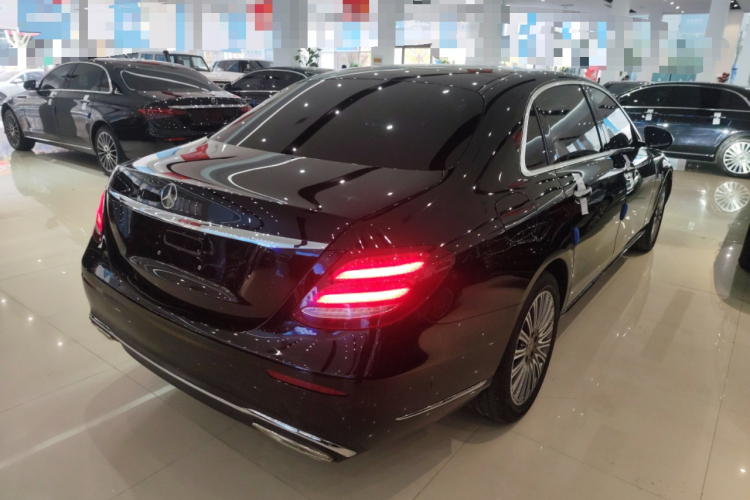 奔驰E级 2020款 改款 E 300 L 时尚型车身外观7