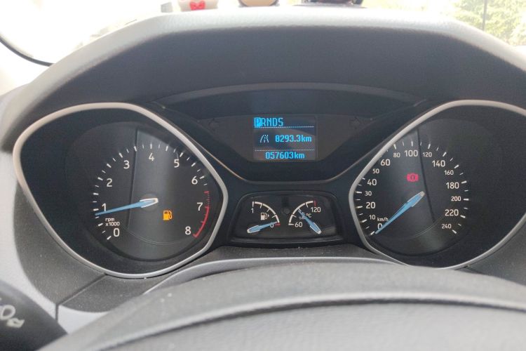 福特 福克斯 2018款 两厢经典 1.6L 自动舒适型智行版中控内饰15