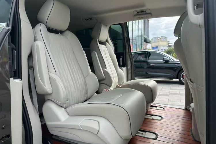 别克GL8 2022款 陆上公务舱 652T 豪华型中控内饰21