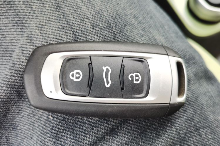 吉利银河 2024款 熊猫mini 200km 耐力熊中控内饰11