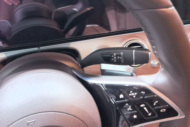 奔驰E级 2023款 改款 E 300 L 时尚型中控内饰18