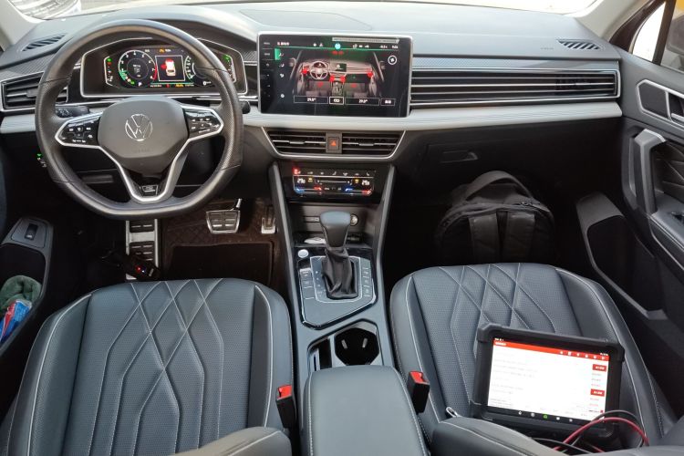 大众 途观L 2023款 改款 330TSI 自动两驱R-Line越享版中控内饰12