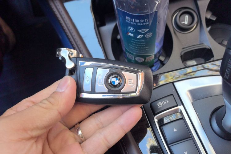 宝马5系 2017款 525Li 豪华设计套装中控内饰7001