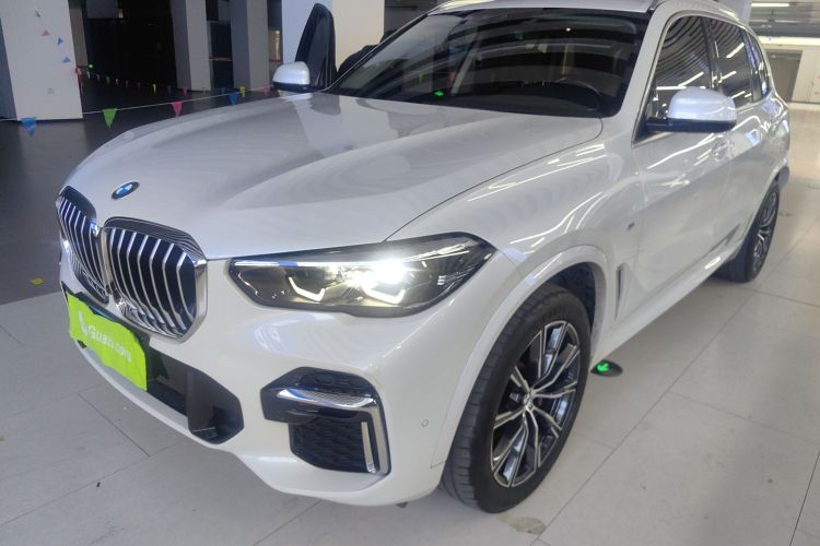 宝马X5 2022款 xDrive 30Li M运动套装车身外观1