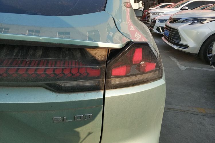 深蓝汽车 深蓝SL03 2023款 200Max增程版车身外观9