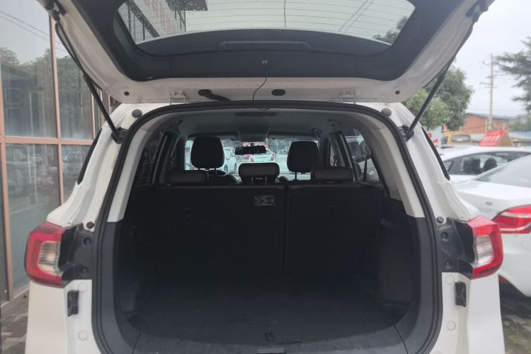 东风风行 风行T5 2022款 盛世款 1.6L 手动筑梦版五座机舱底盘23