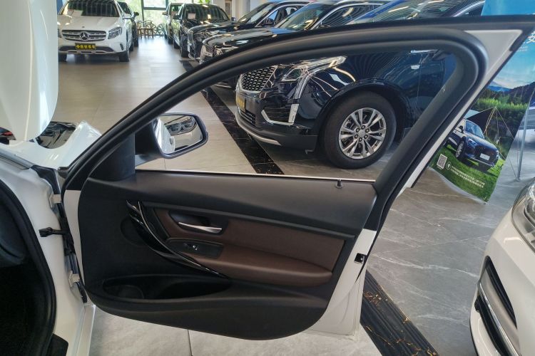 宝马3系 2019款 320Li 时尚型中控内饰42